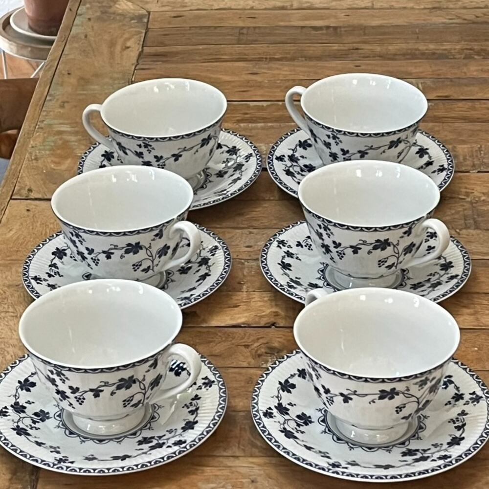 Royal Doulton Cup & Saucer 12 pc Set TC 1013 Yorktown Blue and White Grapevine